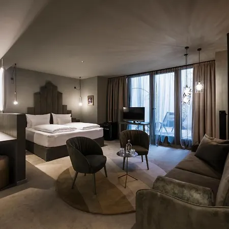 Hotel Altstadthotel Weisses Kreuz 4*