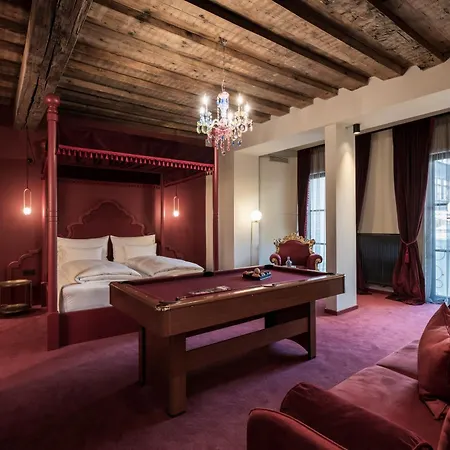 Altstadthotel Weisses Kreuz Hotel 4*