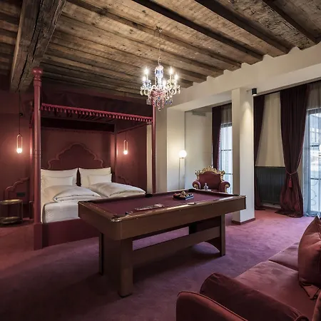 Altstadthotel Weisses Kreuz Hotel 4*