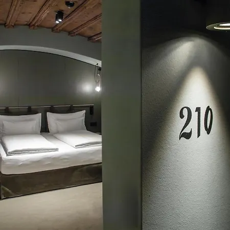 Altstadthotel Weisses Kreuz Hotel 4*