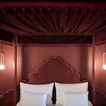 호텔 Altstadthotel Weisses Kreuz 4*