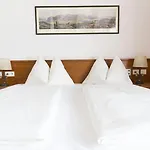 酒店 Altstadthotel Weisses Kreuz 4*