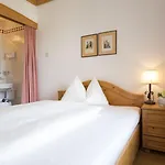 Altstadthotel Weisses Kreuz 酒店 4*