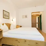 Altstadthotel Weisses Kreuz 호텔 4*