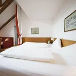Hotel Altstadthotel Weisses Kreuz 4*
