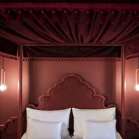 Hotel Altstadthotel Weisses Kreuz 4*