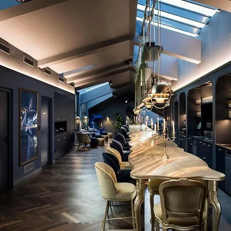 Altstadthotel Weisses Kreuz ホテル 4*