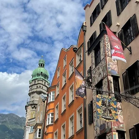 Altstadthotel Weisses Kreuz ホテル 4*