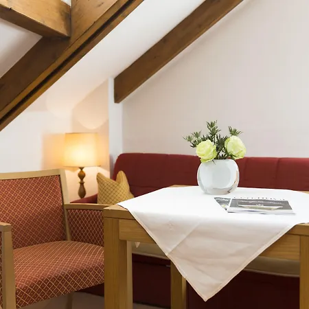 Altstadthotel Weisses Kreuz מלון