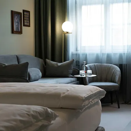 מלון Altstadthotel Weisses Kreuz 4*