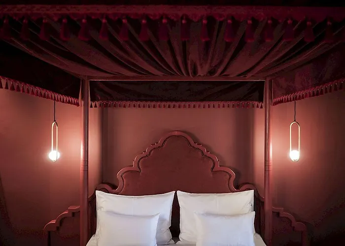 Hotel Altstadthotel Weisses Kreuz 4*