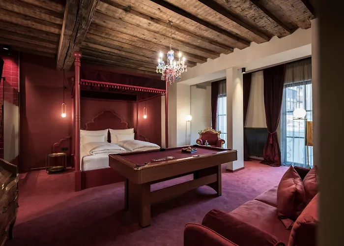 Altstadthotel Weisses Kreuz Hotel 4*