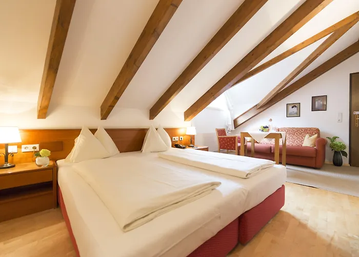 Altstadthotel Weisses Kreuz Hotel 4*