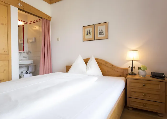 Altstadthotel Weisses Kreuz מלון 4*