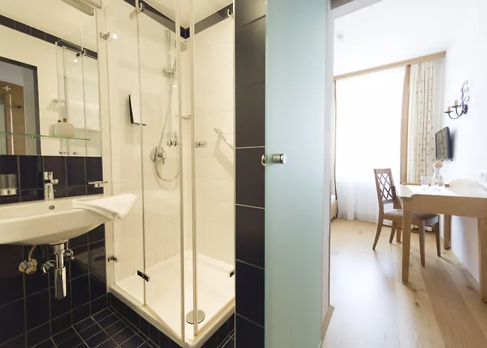 Altstadthotel Weisses Kreuz מלון 4*