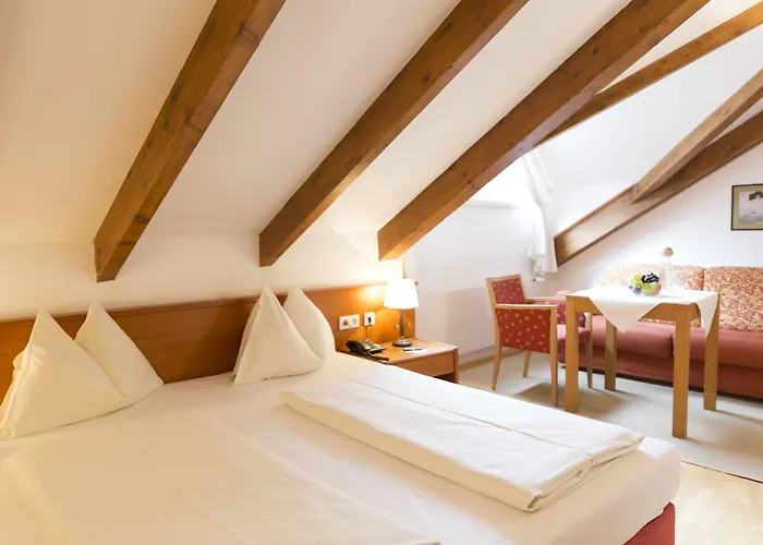 Altstadthotel Weisses Kreuz Hotel 4*